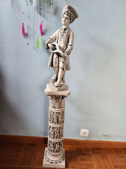 Estátua em duas peças