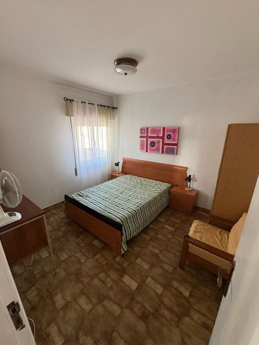 Alugo quarto Portimão a professor