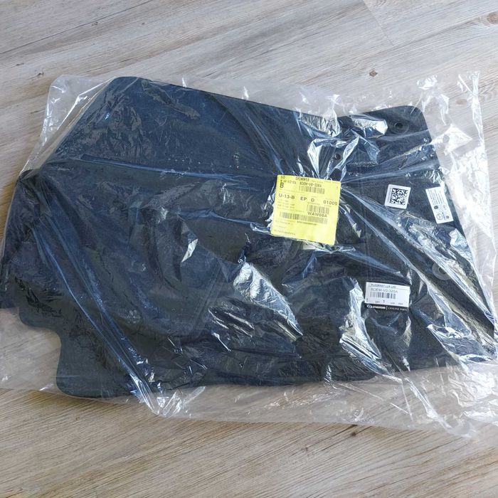 Mazda 3 , dywaniki welurowe nowe