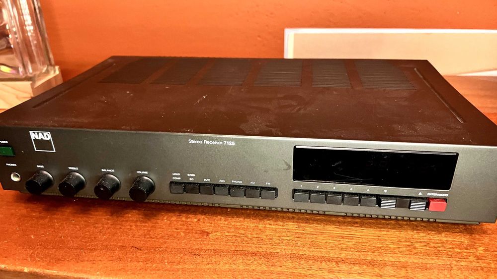 NAD 7125 amplituner stereo