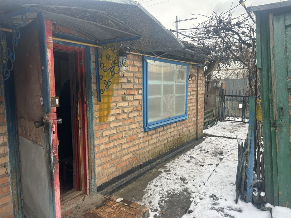 Невеличкий міцний будиночок Веселі Терни, вода, газ, 10соток. Міцний