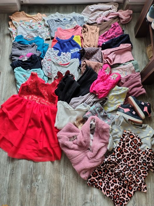 Zestaw ubranek dziecięcych 37 sztuk rozmiar 90 92  sukienki buty