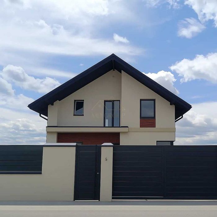 Продається особняк з прямокутною ділянкою, всі комунікації міські.