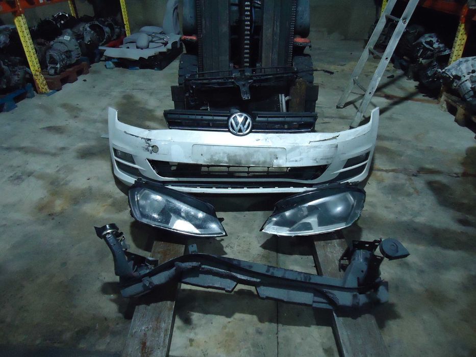 Volkswagen Golf VII 1.6 Tdi de 2013 sinistrado