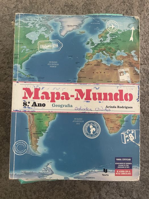 Varios livros escolares do 8 a 11 ano