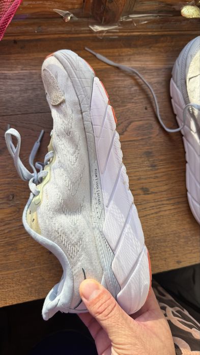 Продам кросівки унісекс HOKA Arahi 6 (Розмір 41 - 26,5 см)
