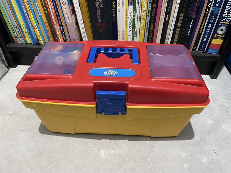 Brinquedo mala com material de bricolage