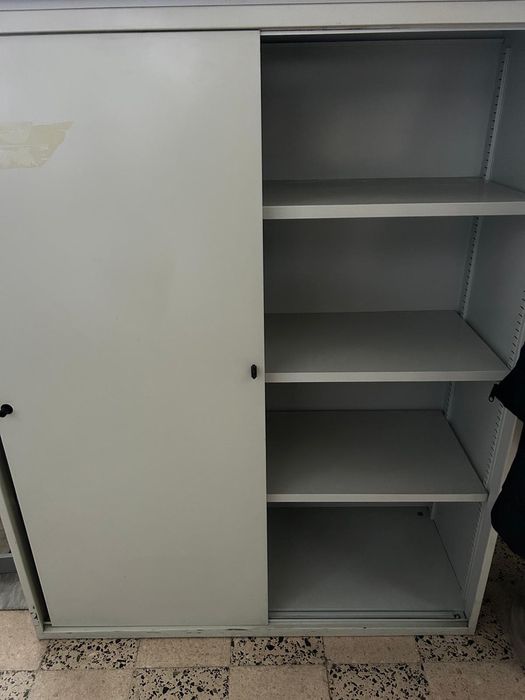 Armários metal três prateleiras