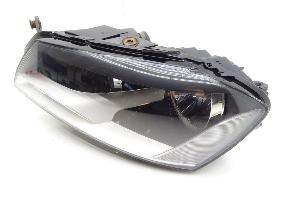 Lampa przód przednia lewa lewy kompletna 02512424 VW passat b7