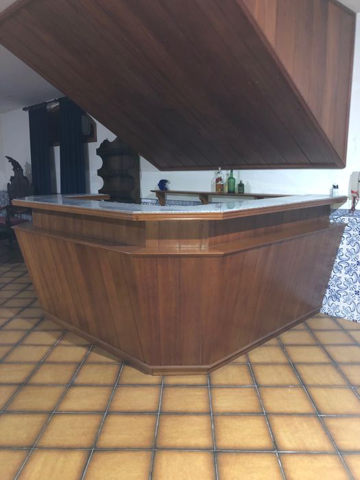 Bar em madeira Afzelia maciça