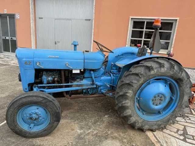 Trator Fordson 42 usado