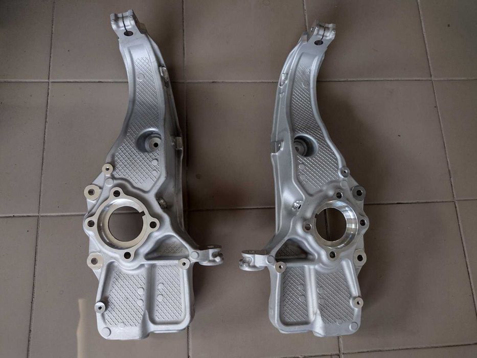 "Кулак поворотний" "цапфа" Tesla Model S/SR. 1030606-00-D;1030605-00-D