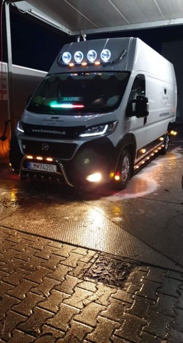 Vivaro Trafic Orurowanie ze swiatlami LED