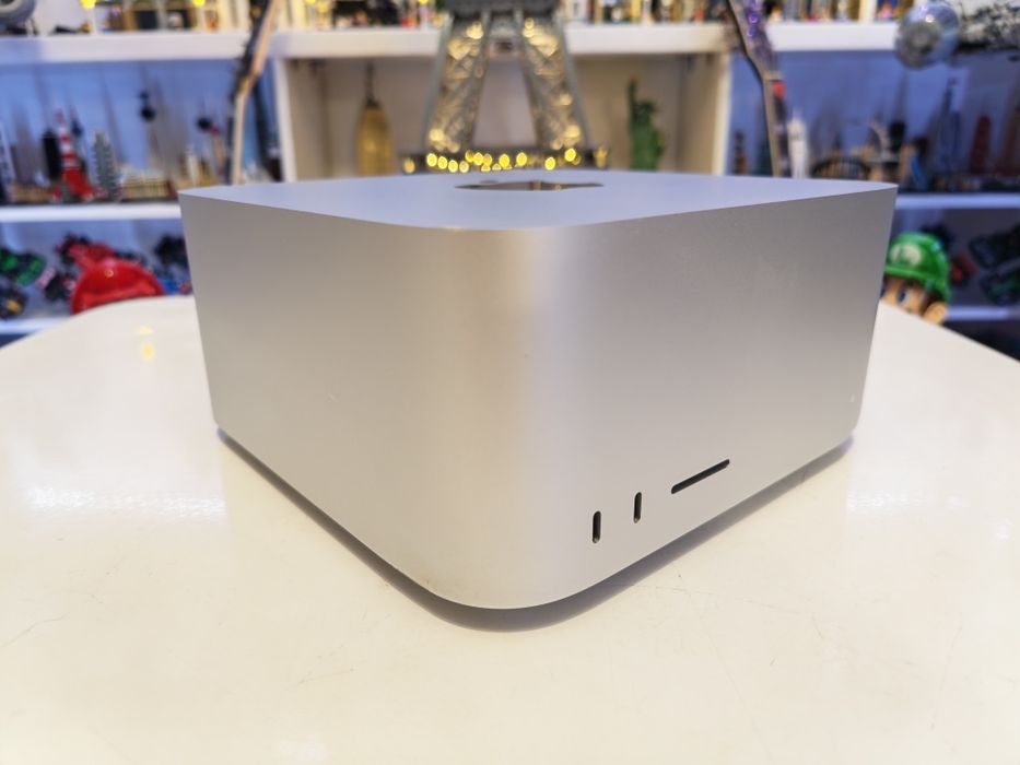 Mac Studio M2 Max 32GB RAM 512 SSD 12CPU 30GPU + monitor Samsung M8 + Klawiatura Apple + Myszka Apple
