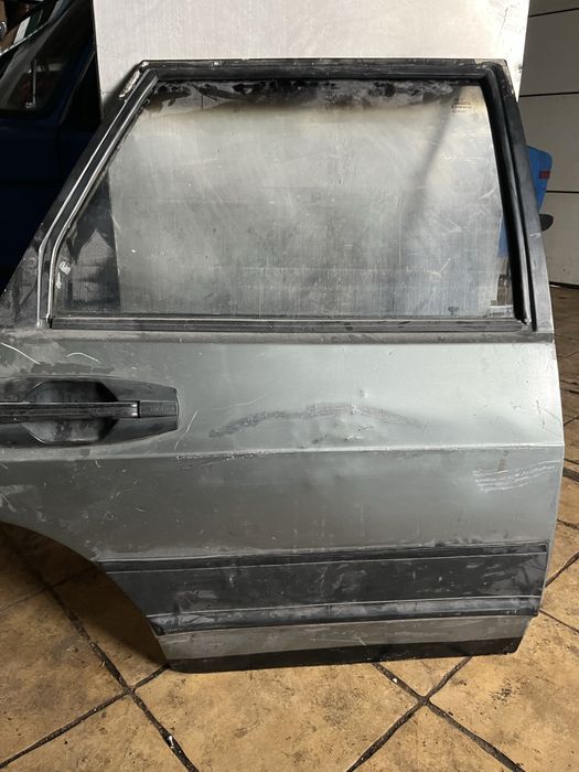 Дверь в сборе с замком и стеклом задняя правая на Ваз 2109 Ваз 2114