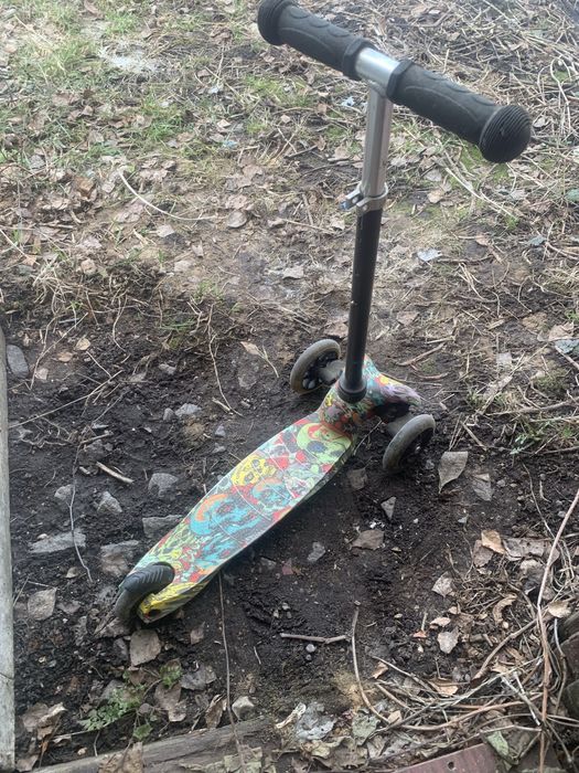 Самокат дитячий (графіті)