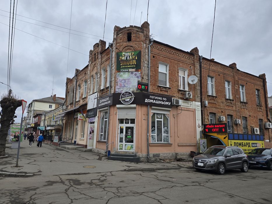 Продаж 2 квартир в центрі міста