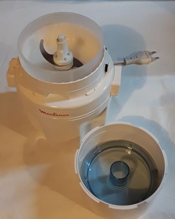 Picadora 123 da marca Moulinex, modelo 320, como nova!