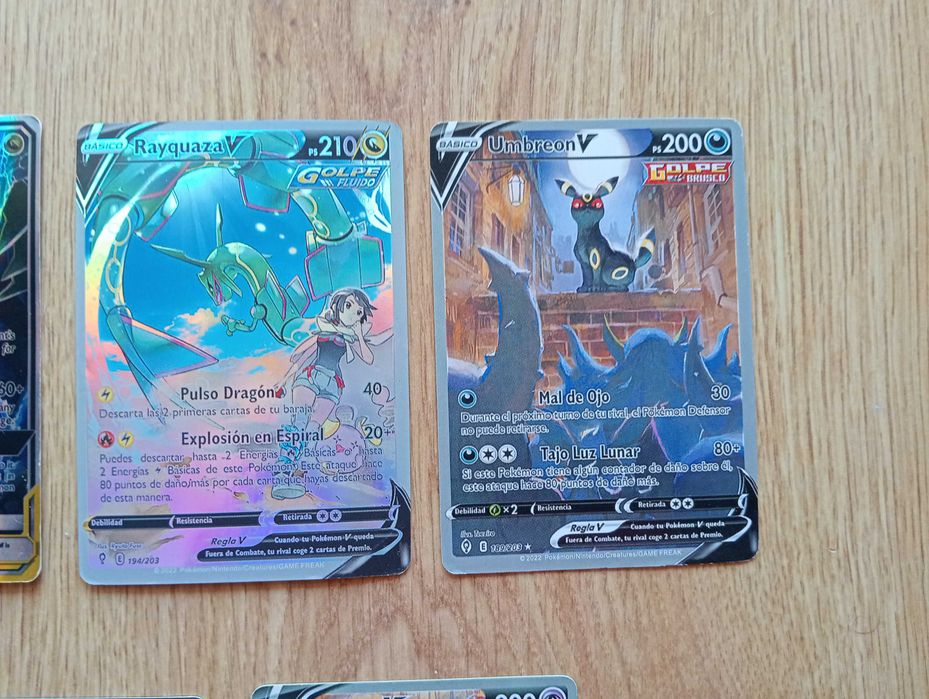 Cartas Pokémon várias