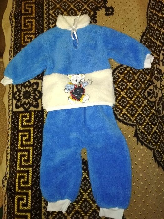 Тёплый двусторонний детский костюмчик.
