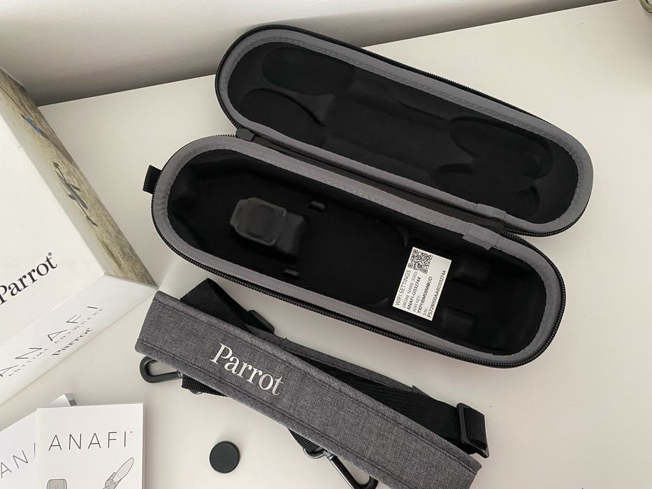 Caixa + Bolsa transporte + acessorios Parrot Anafi