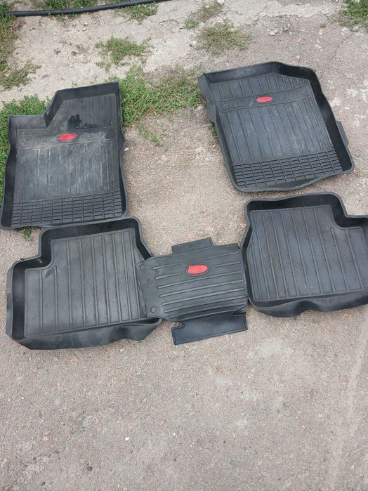 Продам коврики оригинальные лада калина