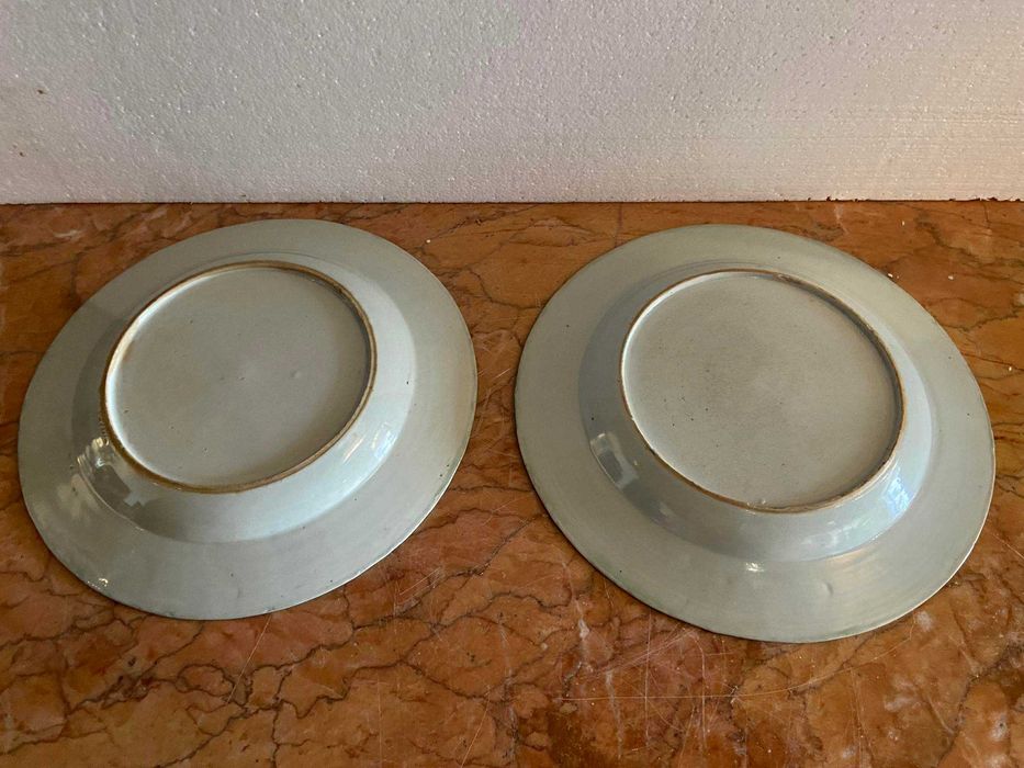 Par de pratos de serviço em porcelana Companhia das Índias Orientais
