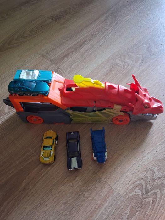 Hot Wheels smok+ dinozaur+ samochodziki