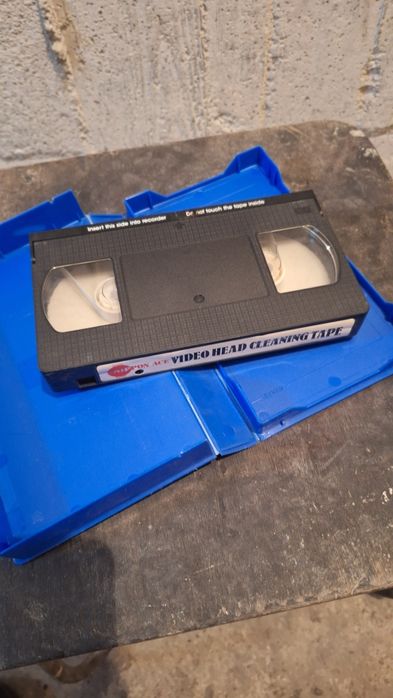 Nowe taśmy, kasety VHS, taśma czyszcząca głowicę.
