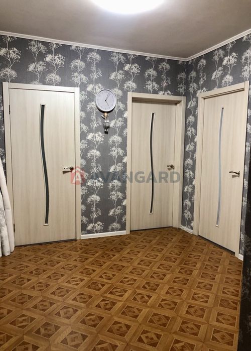 Продам 3 кімнатну з холом на Лівому березі