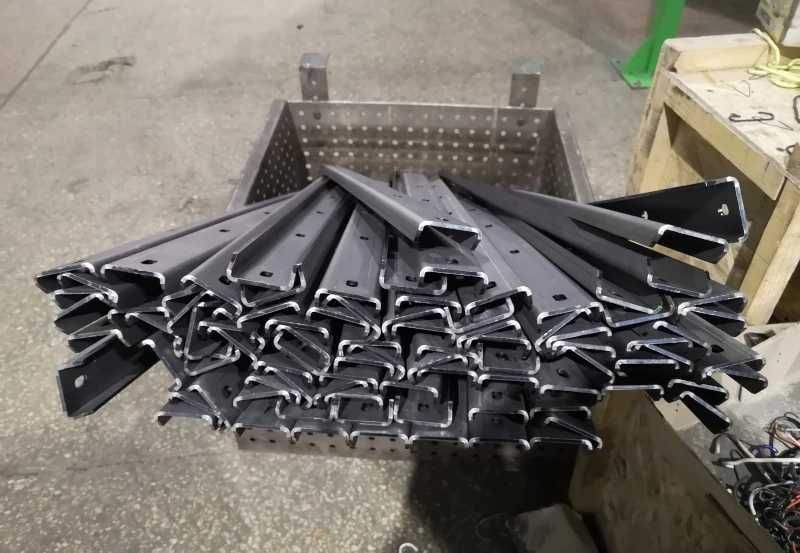 Лазерна різка і гнуття металу порезать металл порізати метал погнути