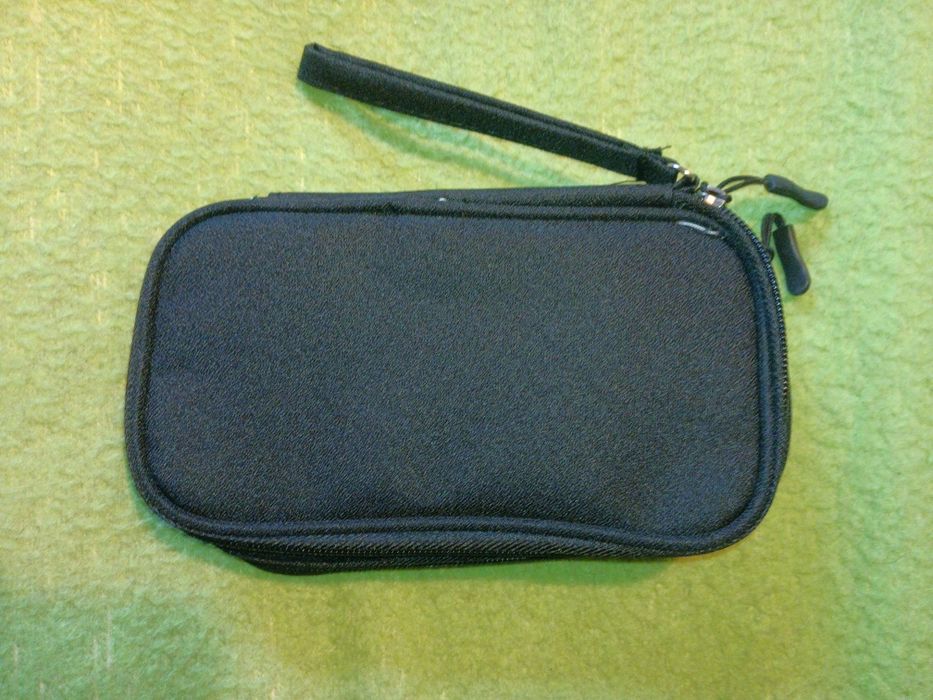 Продам сумку-органайзер для кабелей и зарядок