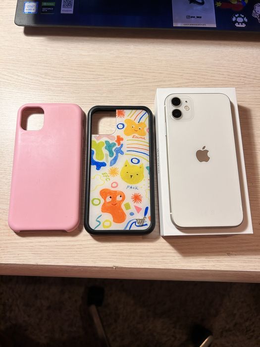 Telefon Iphone 11 w kolorze białym 64GB używany + 2 ETUI OCHRONNE