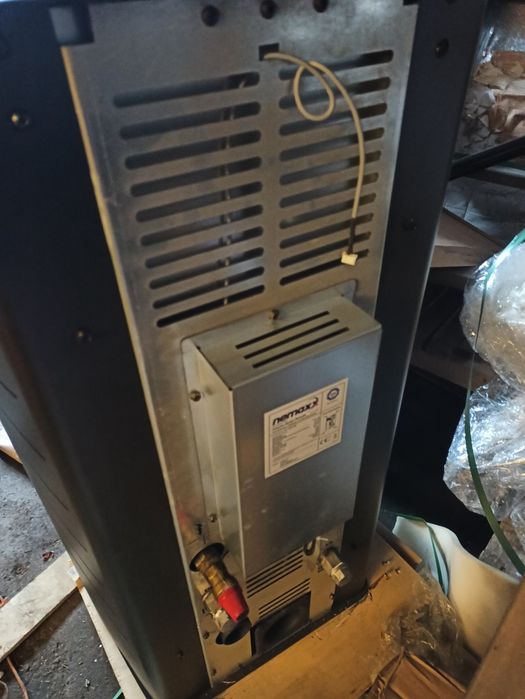 Piec kominek 18 KW  z płaszczem wodnym na pellet