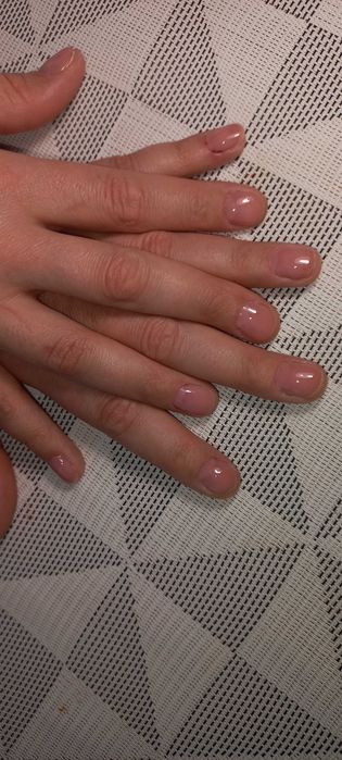 Потрібні моделі на манікюр