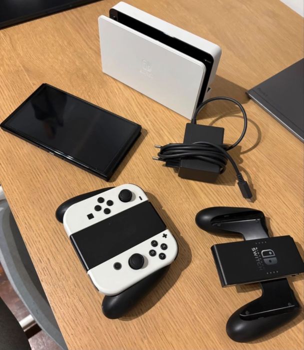 Nintendo Switch OLED branca