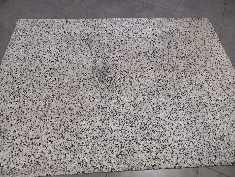 Sprzedam fajny dywan 230x170 cm.