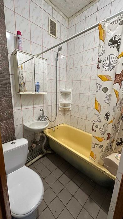 Продам трикімнатну квартиру Богородчани