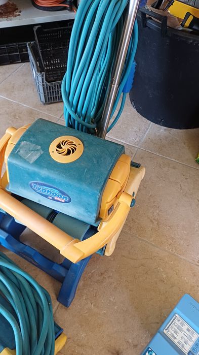 Pool Cleaning Robot511190903533742082