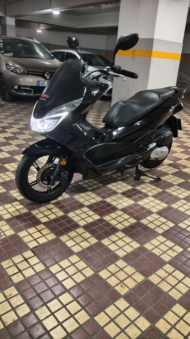 Honda PCX 2018 impecável