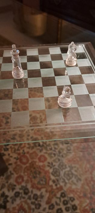 Jogo de xadrez em vidro