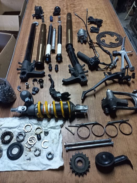 Suzuki gsxr 1000 k8 acidentada.