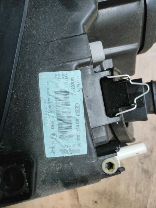 Audi A4 B5 FL reflektor lampa prawa przód soczewka H7