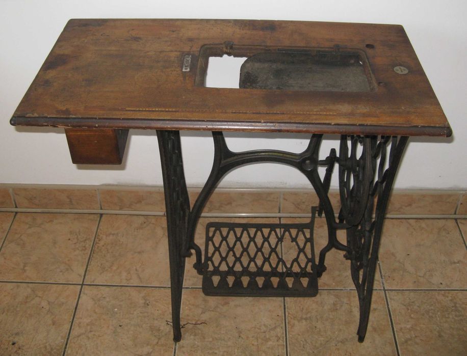 Stolik, nogi od maszyny do szycia Singer