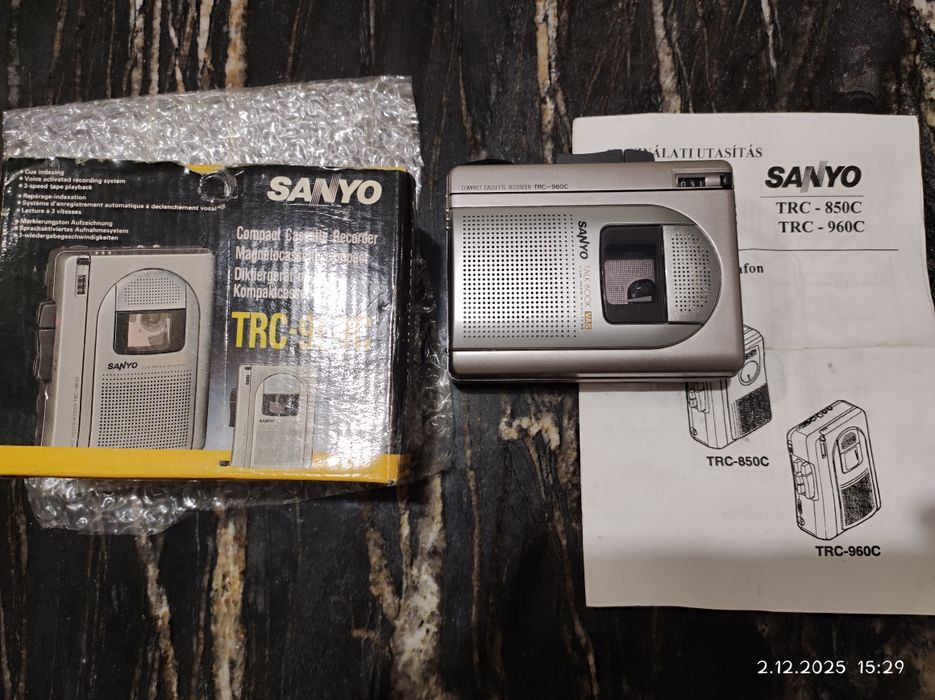 Walkman Sanyo TRC-960C dyktafon po wystawowy.