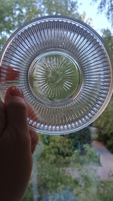 Trzy szklane spodeczki pod szklanki, PRL.