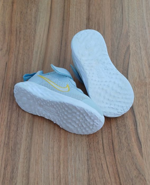 Nike Revolution 6 дитячі літні кросівки кросовки сітка 21-22р