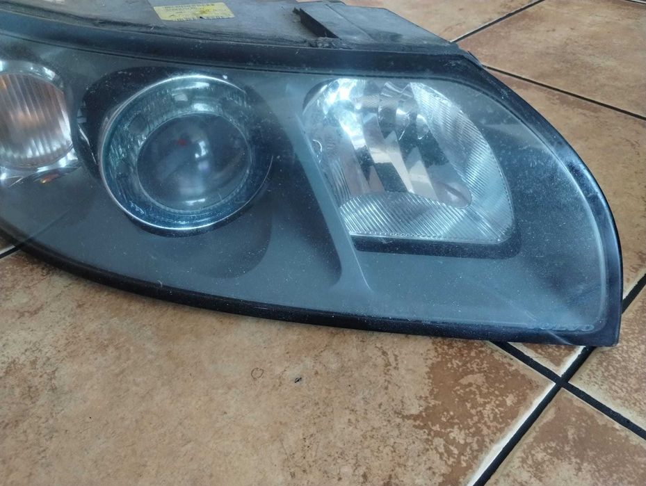 lampa przód przednia prawa lewa XENON Volvo V50 30698889