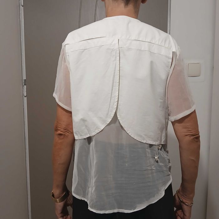 Biała koszula z koralikami