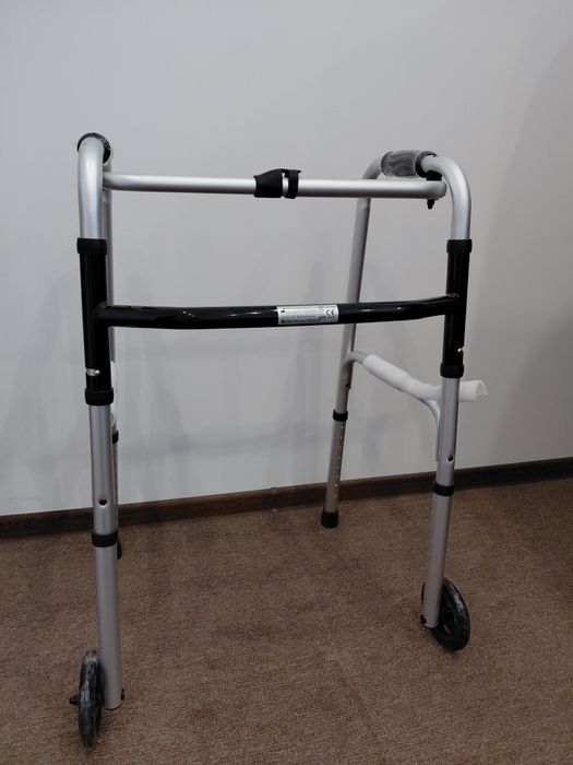 Ходунки  для літніх людей